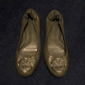 Tory Burch ballerina olive green flats. Size 7.5